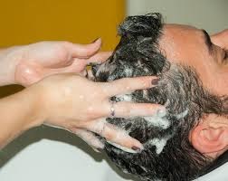 hygiène des cheveux : illustration lavage